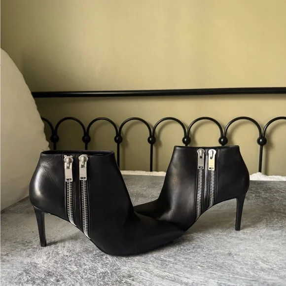 Saint Laurent Black Leather Ankle Boots with Zipper - Picture 5 of 7